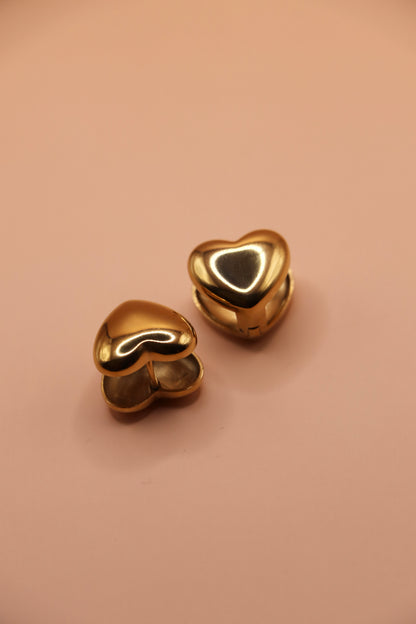 Boucles d’oreilles Naya – cœurs dorés bombés