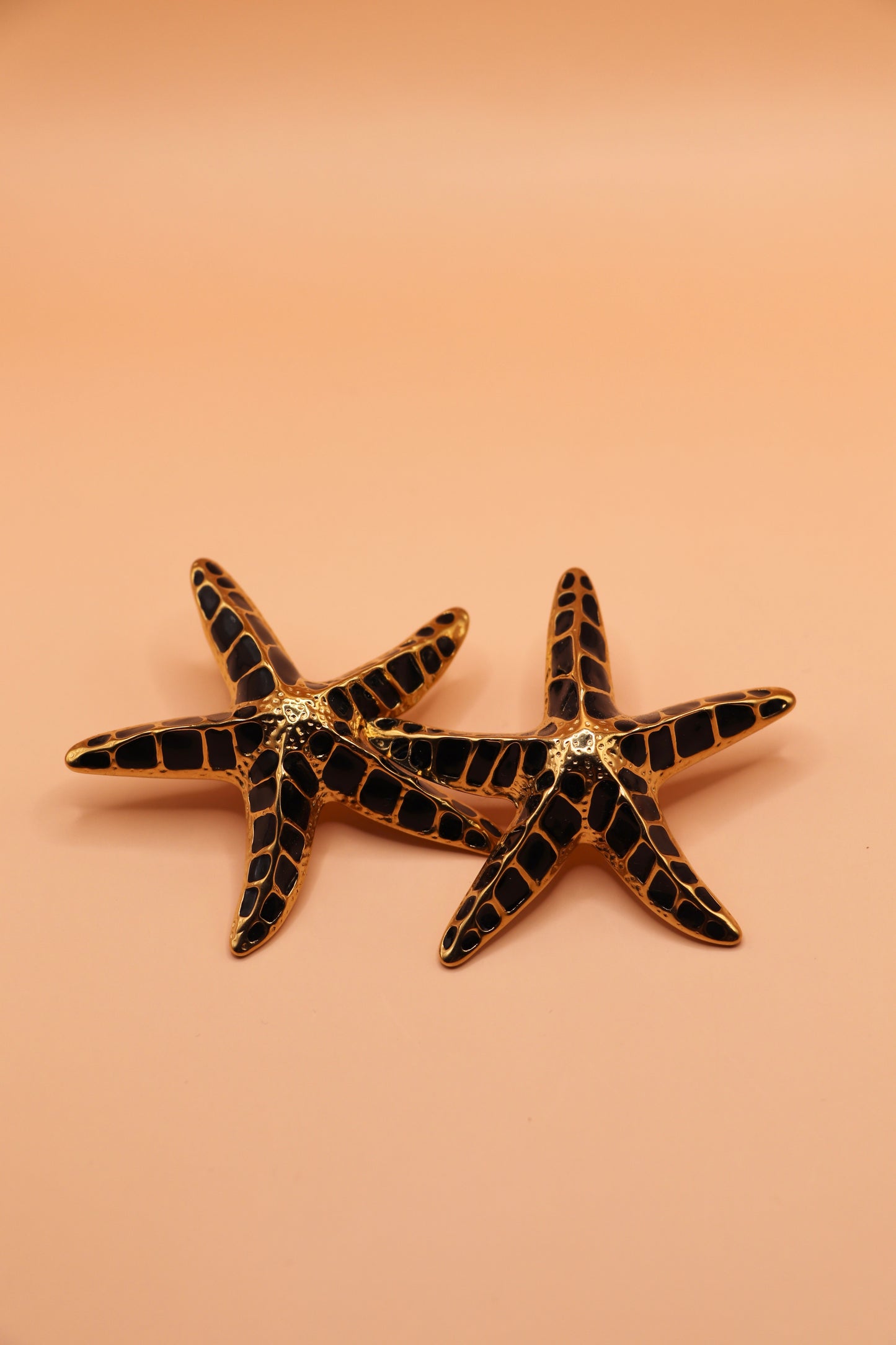  Etoiles de mer dorées avec émail noir