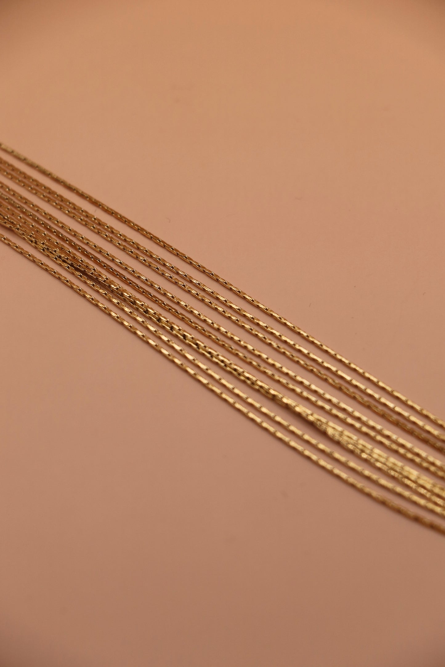Bracelet Mila – bracelet multirang doré en acier inoxydable avec chaînes fines