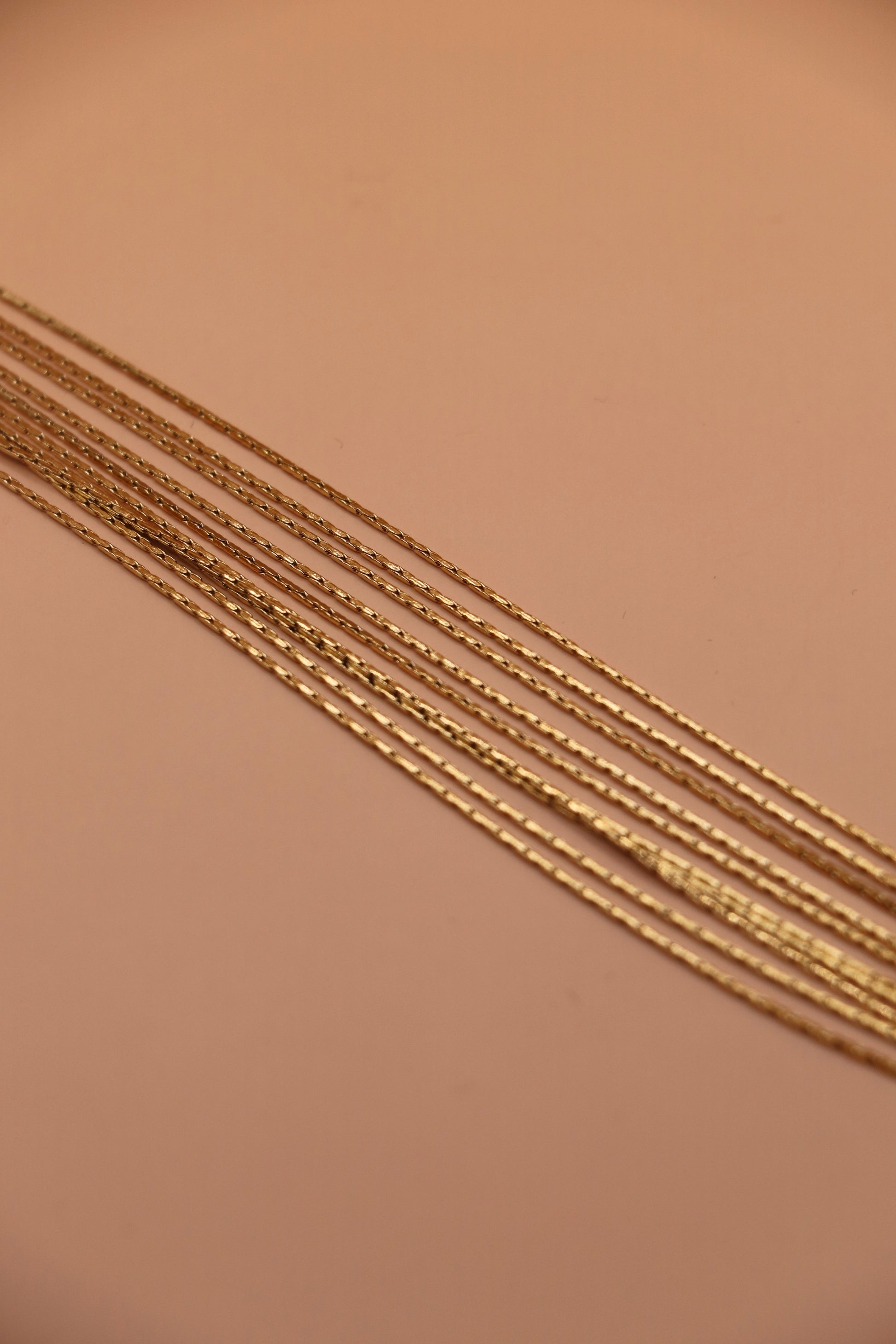 Bracelet Mila – bracelet multirang doré en acier inoxydable avec chaînes fines