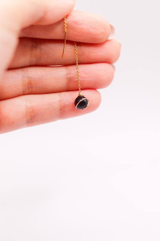 Boucle d’oreille en obsidienne dorée – perle noire 6 mm en or laminé