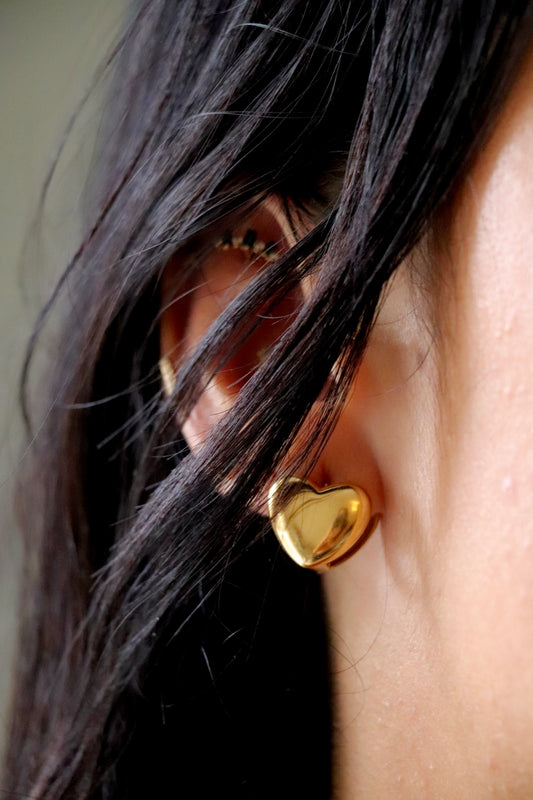 Boucles d’oreilles Naya – cœurs dorés bombés